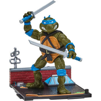 Teenage Mutant Ninja Turtles Classic 1988 Remastered Animated Figure Leonardo