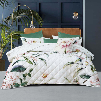 Bianca Indi Floral Quilted Polyester White Bedding Coverlet Set Queen/King