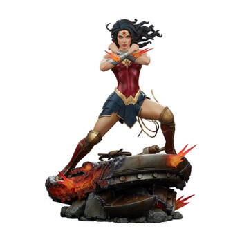 Wonder Woman Saving The Day Premium Format Statue Action Figure