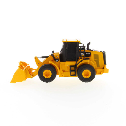 Diecast Masters 1:35 RC Cat 950M Wheel Loader Scale Model Kids Toy 8y+