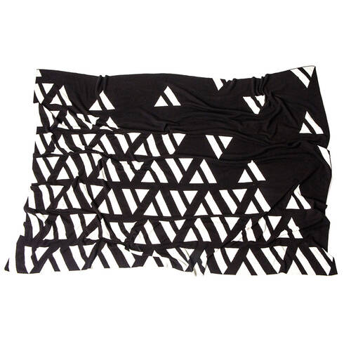 Ardour Wolf 125x150cm Raven Throw