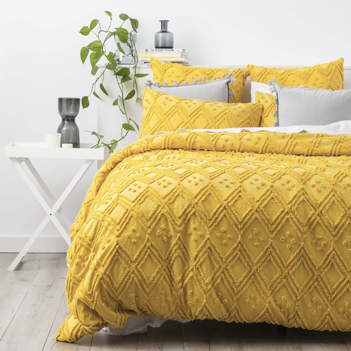 Park Avenue Medallion Cotton VT Wash Euro Case Misted Yellow